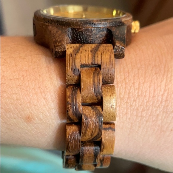 JORD gold faced watch with wood - Picture 3 of 4